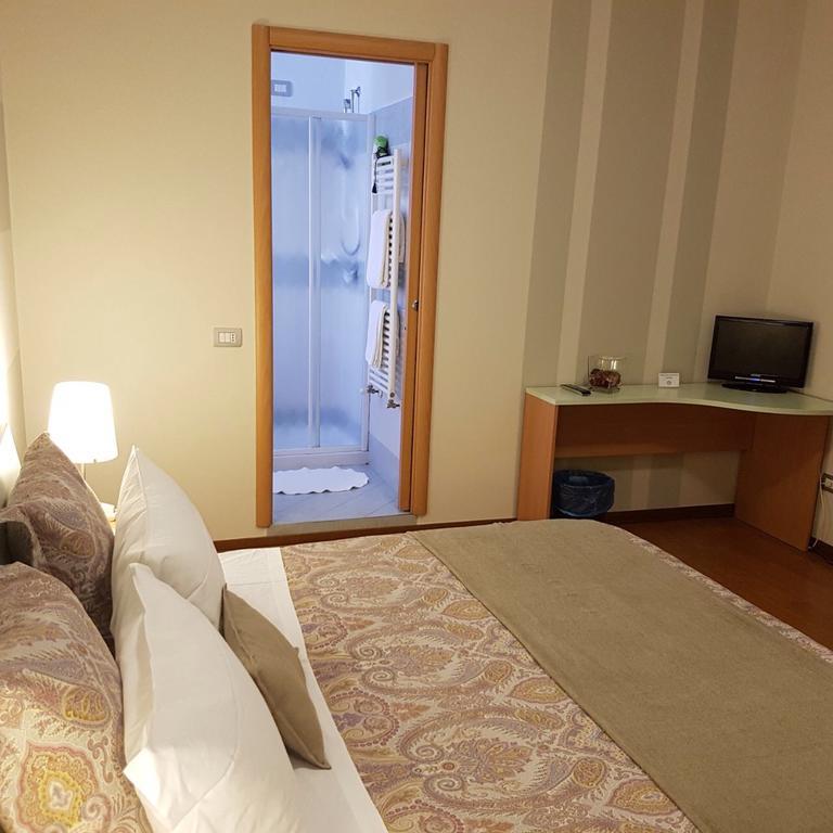 Hotel Moniga Desenzano del Garda Exterior foto